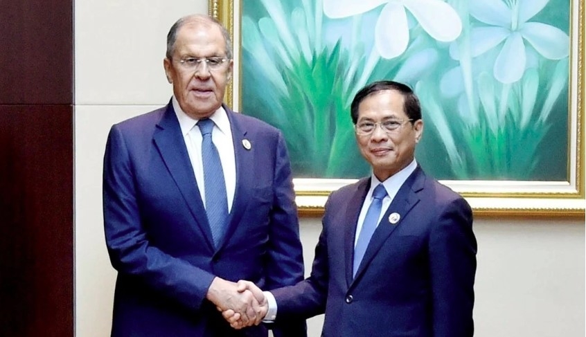 Vietnamese and Russian FMs meet in Laos